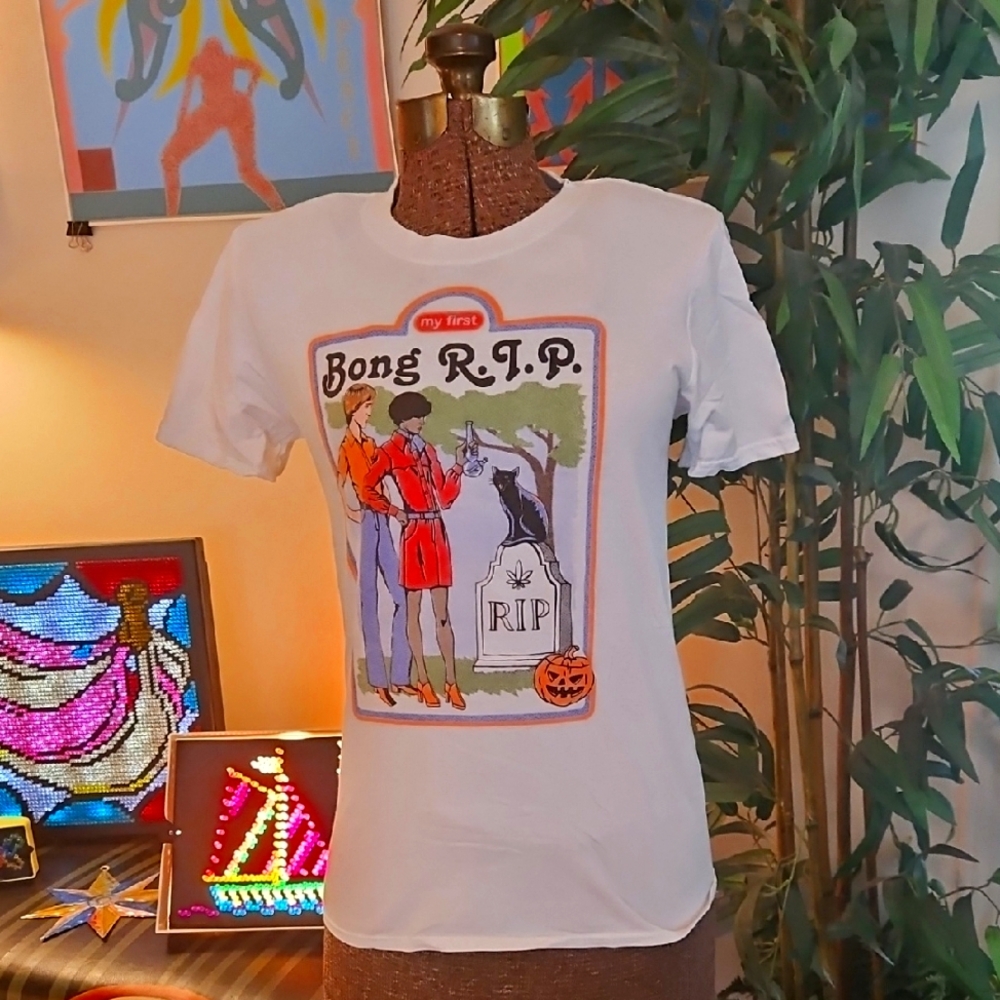 Cannabox T-Shirt RIP My First Bong Black Cat Headstone Jack o Lantern Scooby Doo